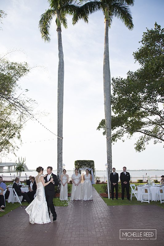 bride and groom first dance Picture