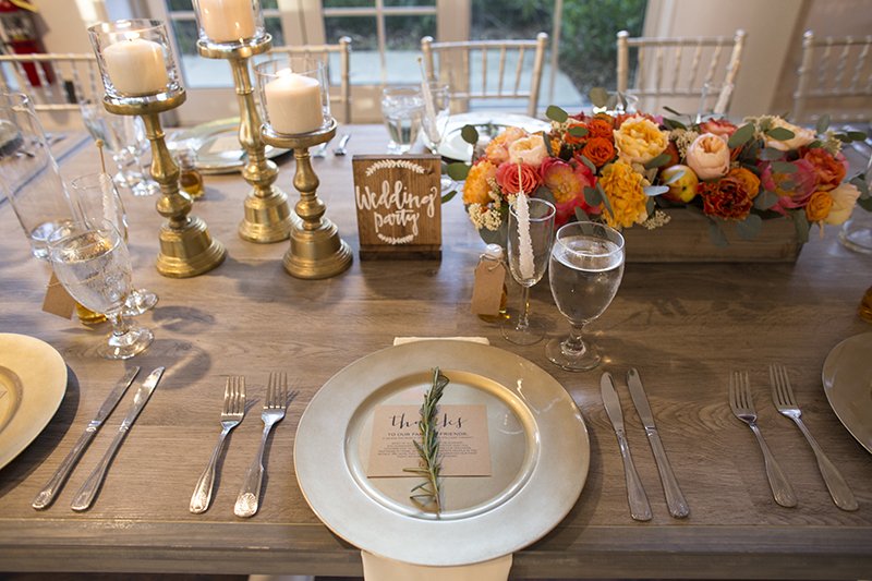Vintage chic table setting at wedding 